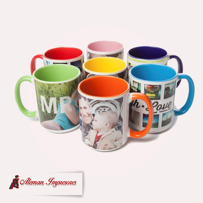 Taza blanca con fondo de colores personalizada